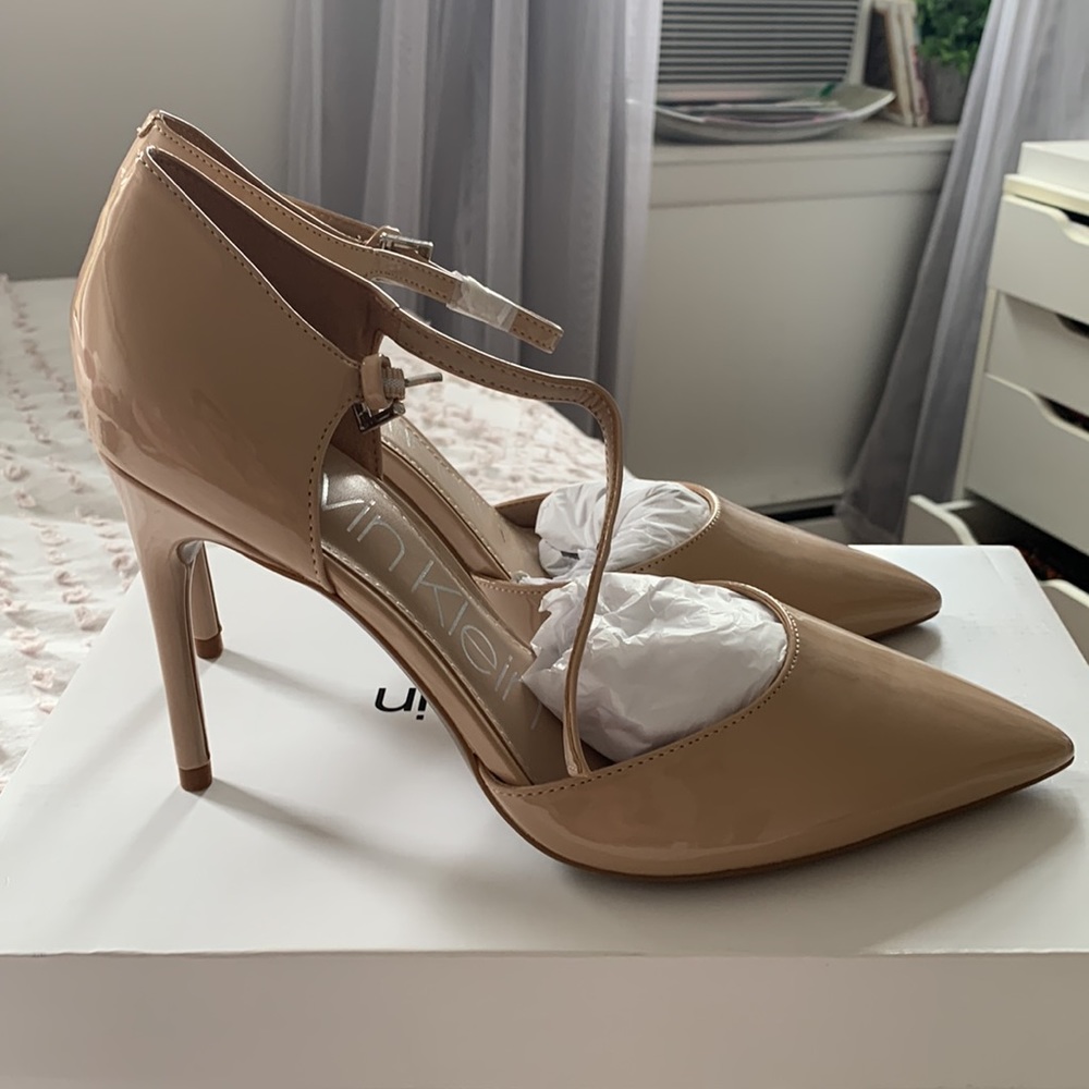 NWT - Calvin Klein nude pointed toed heels